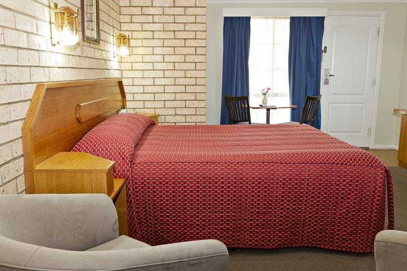 Hilltops Retreat Motor Inn Young Oda fotoğraf