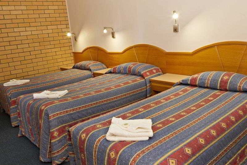Hilltops Retreat Motor Inn Young Oda fotoğraf