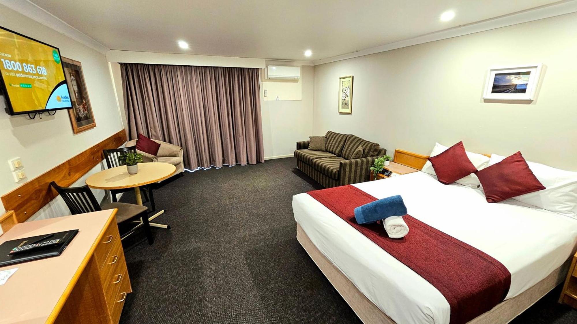 Hilltops Retreat Motor Inn Young Dış mekan fotoğraf