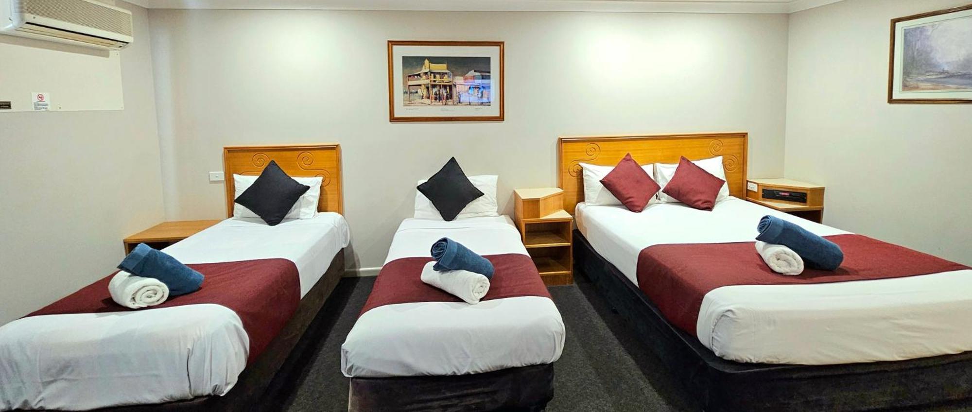 Hilltops Retreat Motor Inn Young Dış mekan fotoğraf