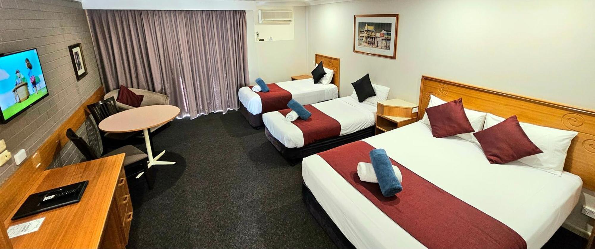Hilltops Retreat Motor Inn Young Dış mekan fotoğraf