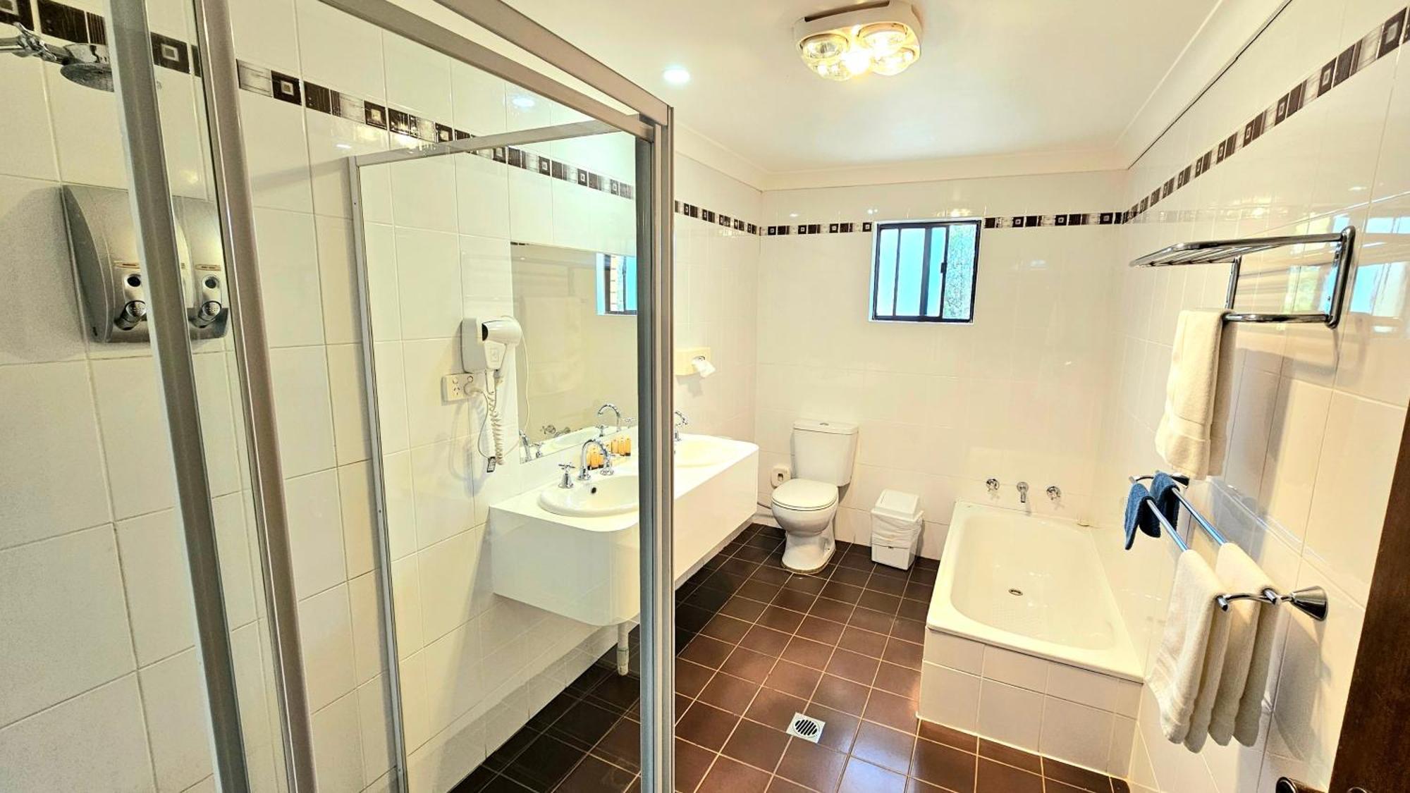 Hilltops Retreat Motor Inn Young Dış mekan fotoğraf