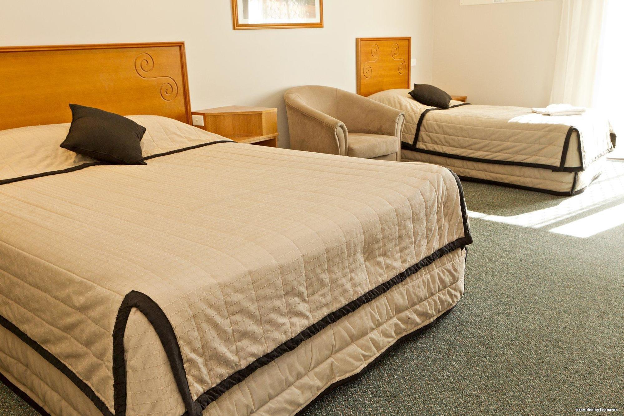 Hilltops Retreat Motor Inn Young Oda fotoğraf