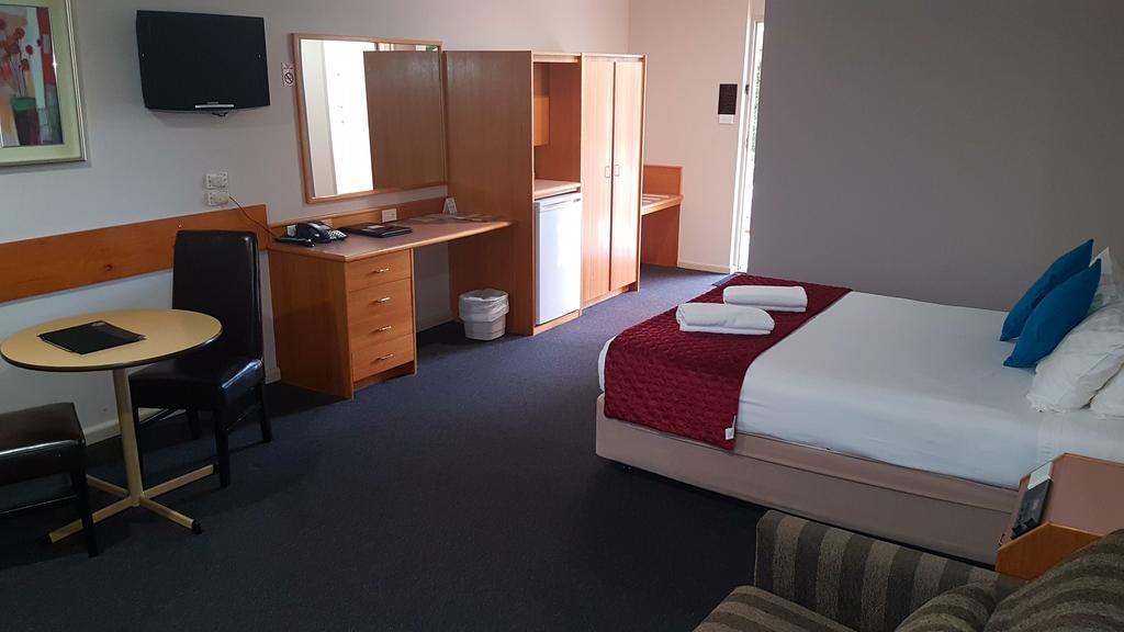Hilltops Retreat Motor Inn Young Dış mekan fotoğraf